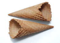 Il gelato del CE ha collegato i coni Shpe conico della cialda immersi cioccolato di produzione