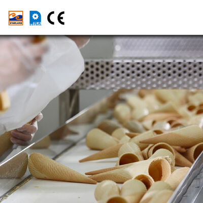 Macchina di rotolamento a cono di gelato completamente automatica progettata per la produzione di massa di coni di gelato
